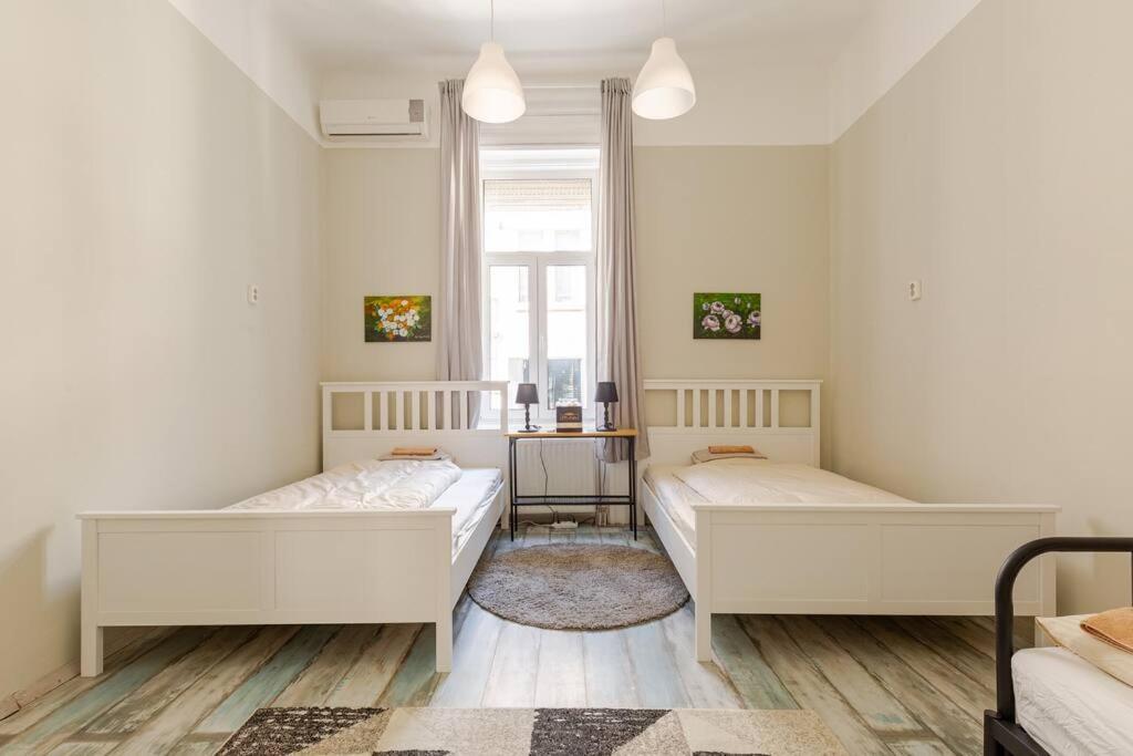 Spacious For Group In Centre Apartment