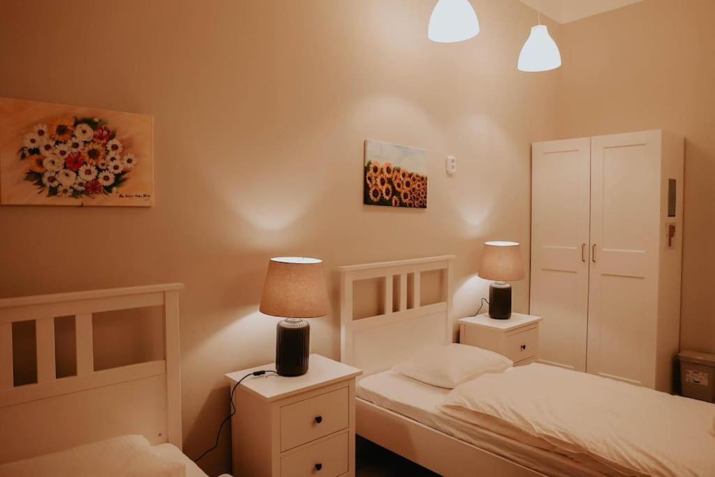 Spacious For Group In Centre Apartment *