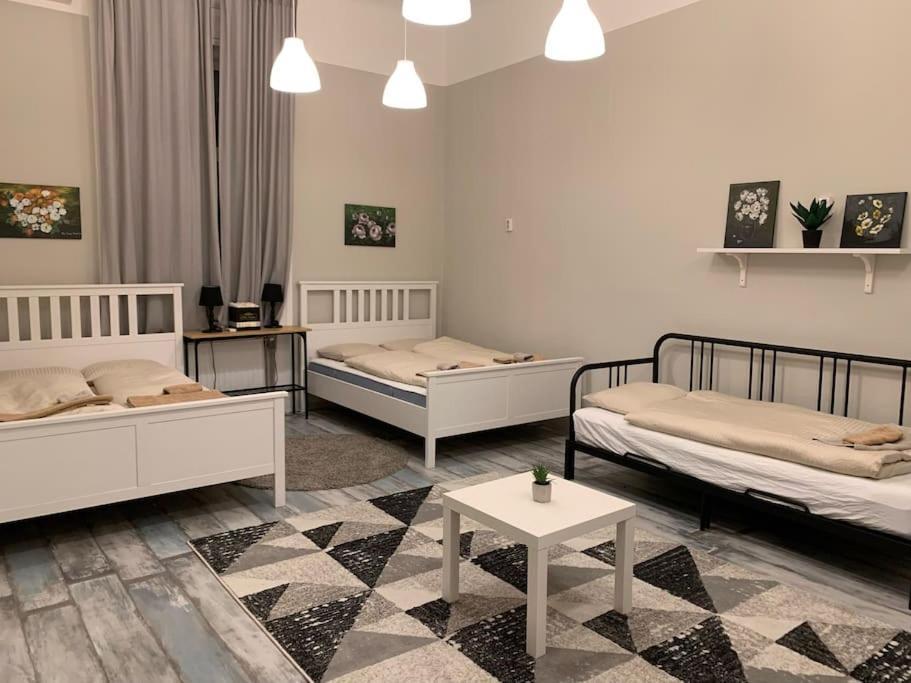 Spacious For Group In Centre