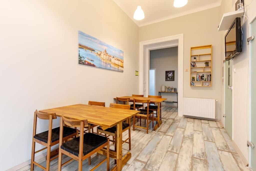 Apartment Spacious For Group In Centre Budapest