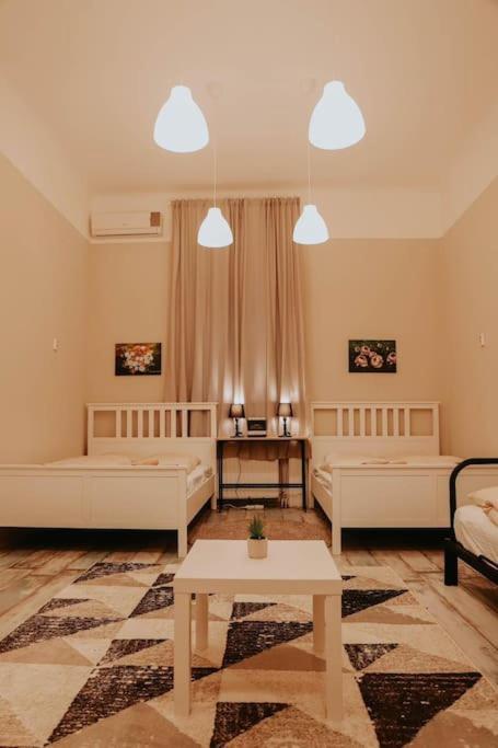Spacious For Group In Centre Apartment *