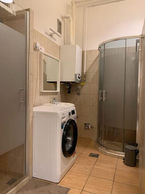 Spacious For Group In Centre Apartment *