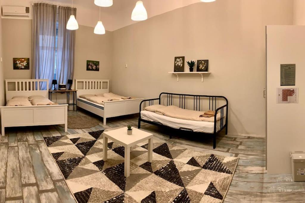 Spacious For Group In Centre Apartment *