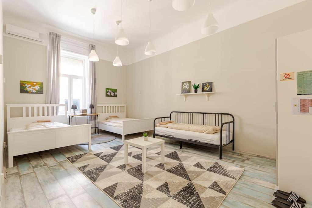 Spacious For Group In Centre Apartment *