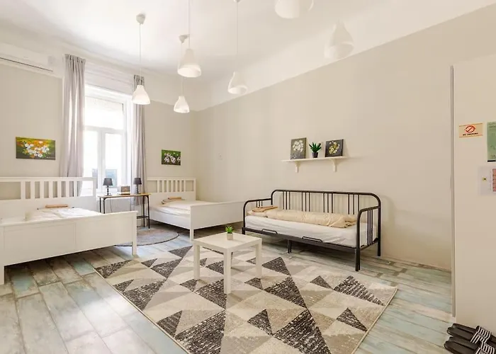 Spacious Apartment For Group In Centre Budapest